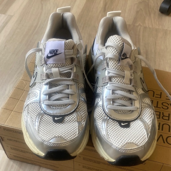 Nike V2K - Picture 3 of 5